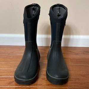 COPY - BOGS boots. Size 2. Black. Very good condition.
